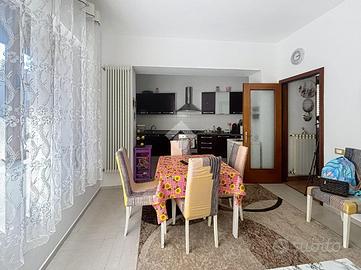 CASA SEMINDIPENDENTE A CASCINA