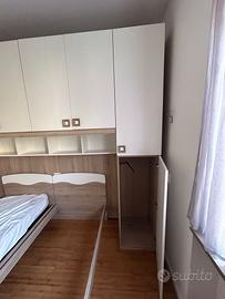 Cameretta con 2 letti singoli e ponte