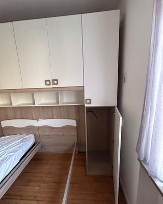 Cameretta con 2 letti singoli e ponte