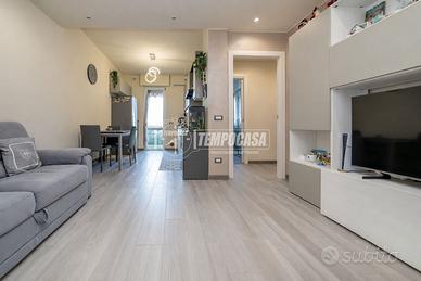 TRILOCALE CON BOX E CANTINA !