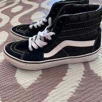 Vans nere alte