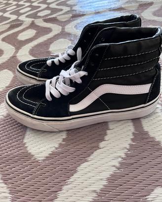Vans nere alte