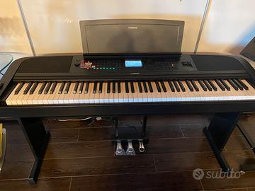 Tastieta Yamaha DGX-670 B Bundle