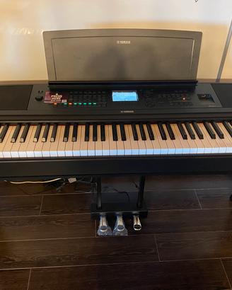 Tastieta Yamaha DGX-670 B Bundle