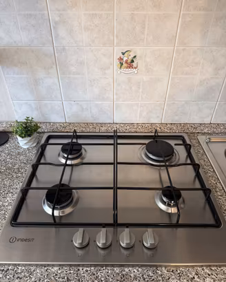 Piano cottura Indesit 4 fuochi + lavello