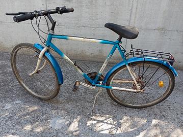 Biciclette Mountain bike e touring tre pezzi 