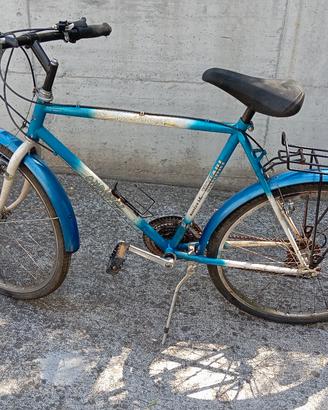 Biciclette Mountain bike e touring tre pezzi 