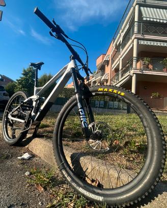 Mtb carbonio full ammortizzata taglia M