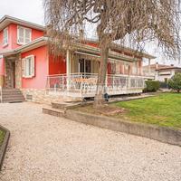 VILLA SINGOLA SU DUE LIVELLI CON TAVERNA E AMPIO G