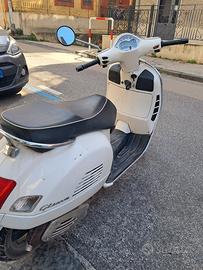 vespa 300 gts 