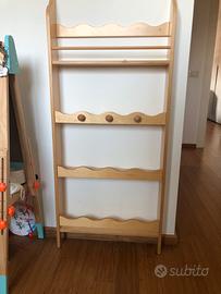 Libreria montessoriana in legno naturale