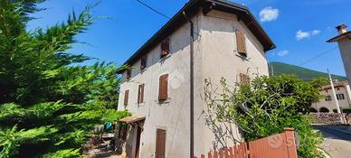 RUSTICO A CAPRINO VERONESE