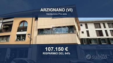 Immobile in asta di 185 m² con più di 5 locali a A