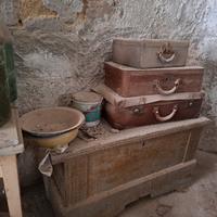 Cassa e valigie antiche