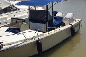 Pursuit ( S2 Tiara) 2550 c.c Cuddy cabin