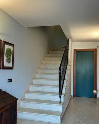 Villetta a schiera di 189 m² con 4 locali e box au