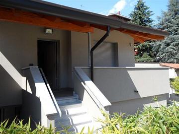 Seregno, bilocale, posto auto, area esterna