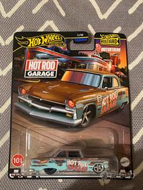 Macchinina Hot Wheels Boulevard Plymouth Savoy