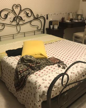Letto in ferro battuto con rete
