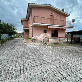 Villa a Ardea, 5 locali