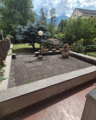 Sondrio quadrilocale con giardino e box