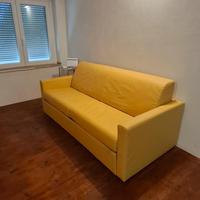 divano letto usato una volta. 