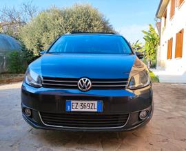 VOLKSWAGEN Touran - 2015