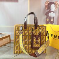 Nuova borsa shopping Fendi