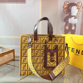 Nuova borsa shopping Fendi