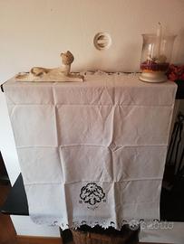 Antichissimo asciugamano ricamato intaglio