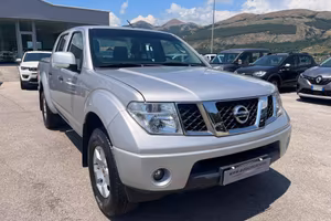 NISSAN Navara 2.5 dCi 4 porte Double Cab LE