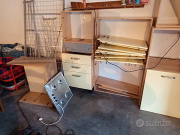 cucina  frigo armadietti soggiorno 