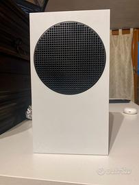 Xbox Series S console + controller