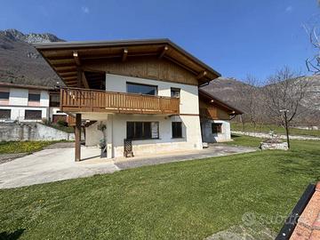 Villa di 464 m² con 3 locali e box auto doppio a L