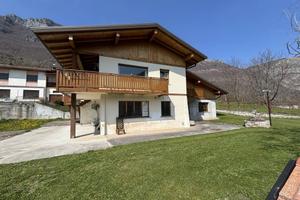 Villa di 464 m² con 3 locali e box auto doppio a L