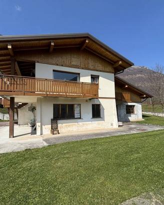 Villa di 464 m² con 3 locali e box auto doppio a L