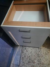 mobile con 3 tiretti uno grande