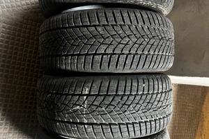 Pneumtici invernali Good Year UltraGrip +