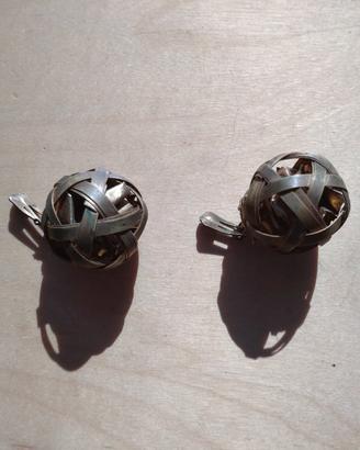 Orecchini vintage anni 70 in ottone a sfera