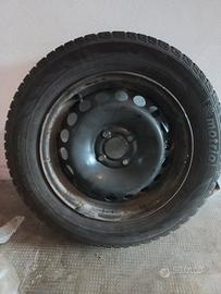 4 cerchi con gomme invernali  185/65 R15