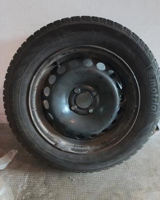 4 cerchi con gomme invernali  185/65 R15