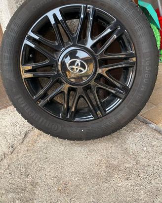 CERCHI IN LEGA TOYOTA AYGO COMPLETI DI PNEUMATICI