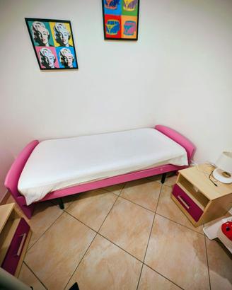 Materasso ad una piazza con rete e tastiera letto