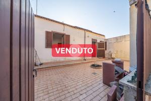 CASA SEMINDIPENDENTE A ROMA