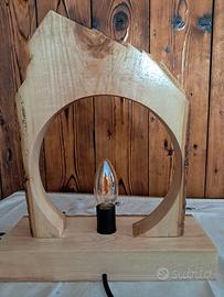 lampada in legno 