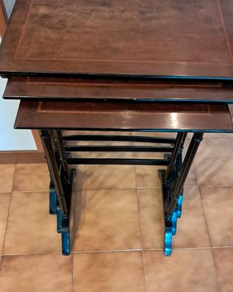 Tris tavolini a nido (Nesting Tables) stile ingles