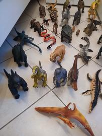 dinosauri giocattolo 