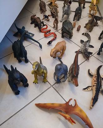 dinosauri giocattolo 
