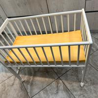 Culla piccola in legno