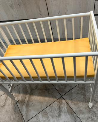 Culla piccola in legno